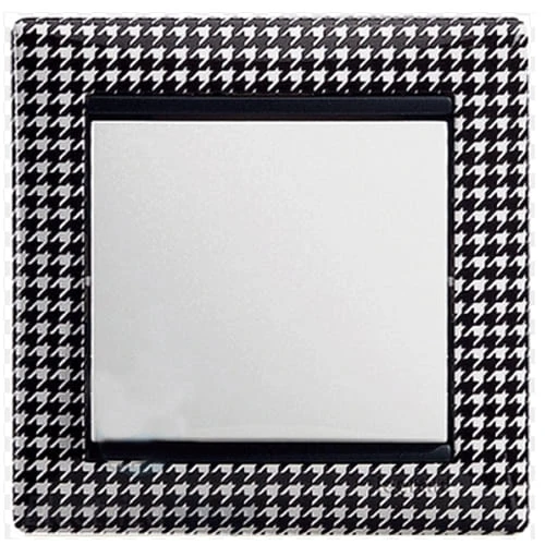 Рамка 1 пост гусячі лапки Legrand Valena 770420