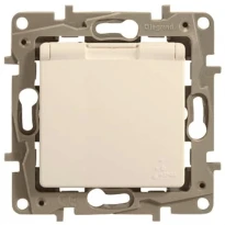 Механизм розетки (2К+З) 16А немецкий стандарт с крышкой и шторками IP44 слоновая кость 672332 Legrand Etika