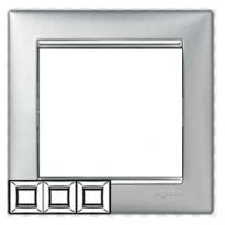 Рамка 3 пости алюміній/срібний штрих Legrand Valena 770353