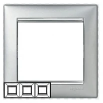 Рамка 3 поста алюминий/серебряный штрих Legrand Valena 770353